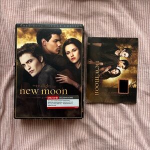 Twilight Saga: New Moon Three-Disc Deluxe Edition Collectible Film & Slipcover